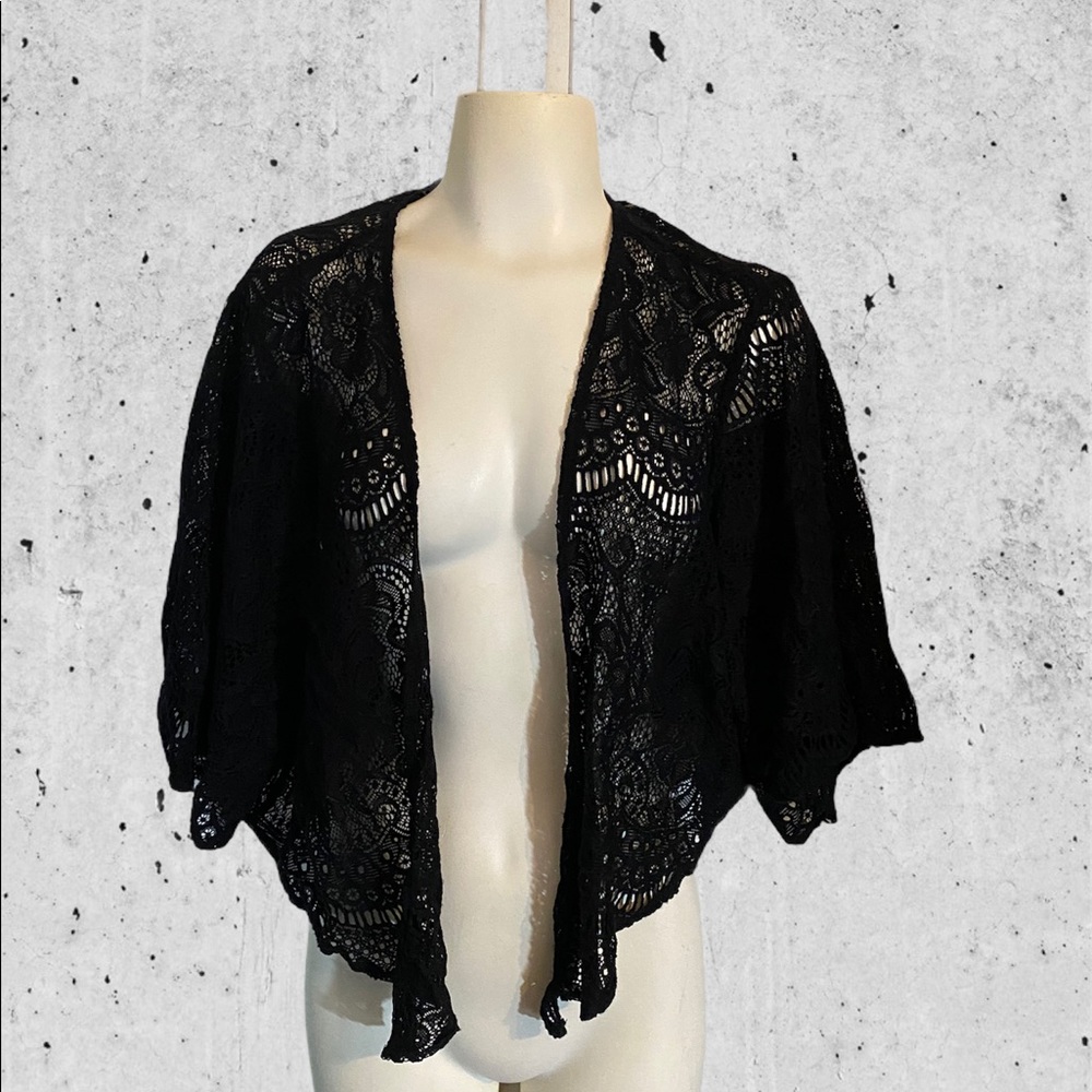 Beautiful lace shrug/bolero